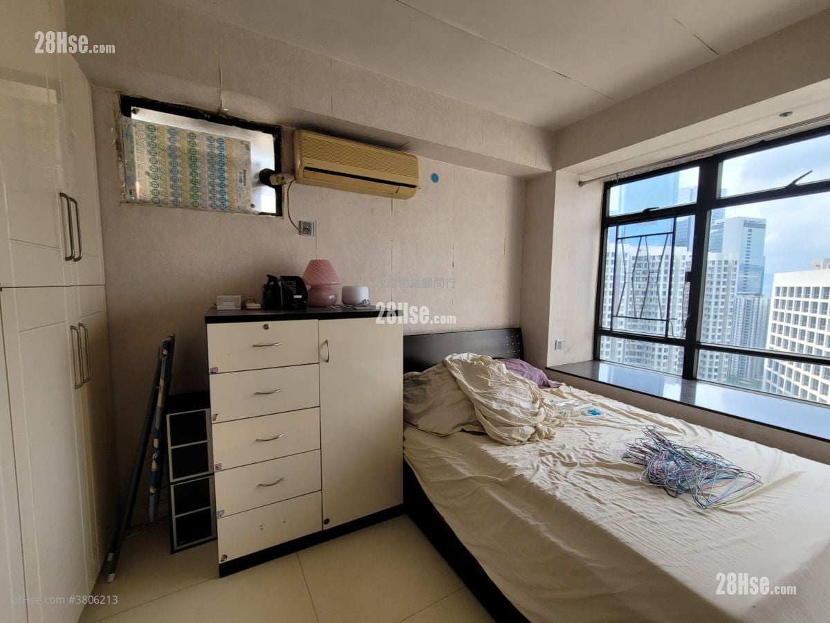 Kornhill Sell 3 Bedrooms , 2 Bathrooms 902 ft²