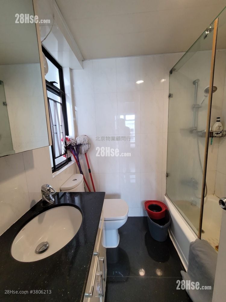 Kornhill Sell 3 Bedrooms , 2 Bathrooms 902 ft²