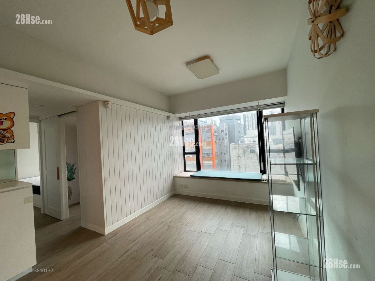 living room: Chelsea Court Sell 2 Bedrooms , 1 Bathroom 450 ft²