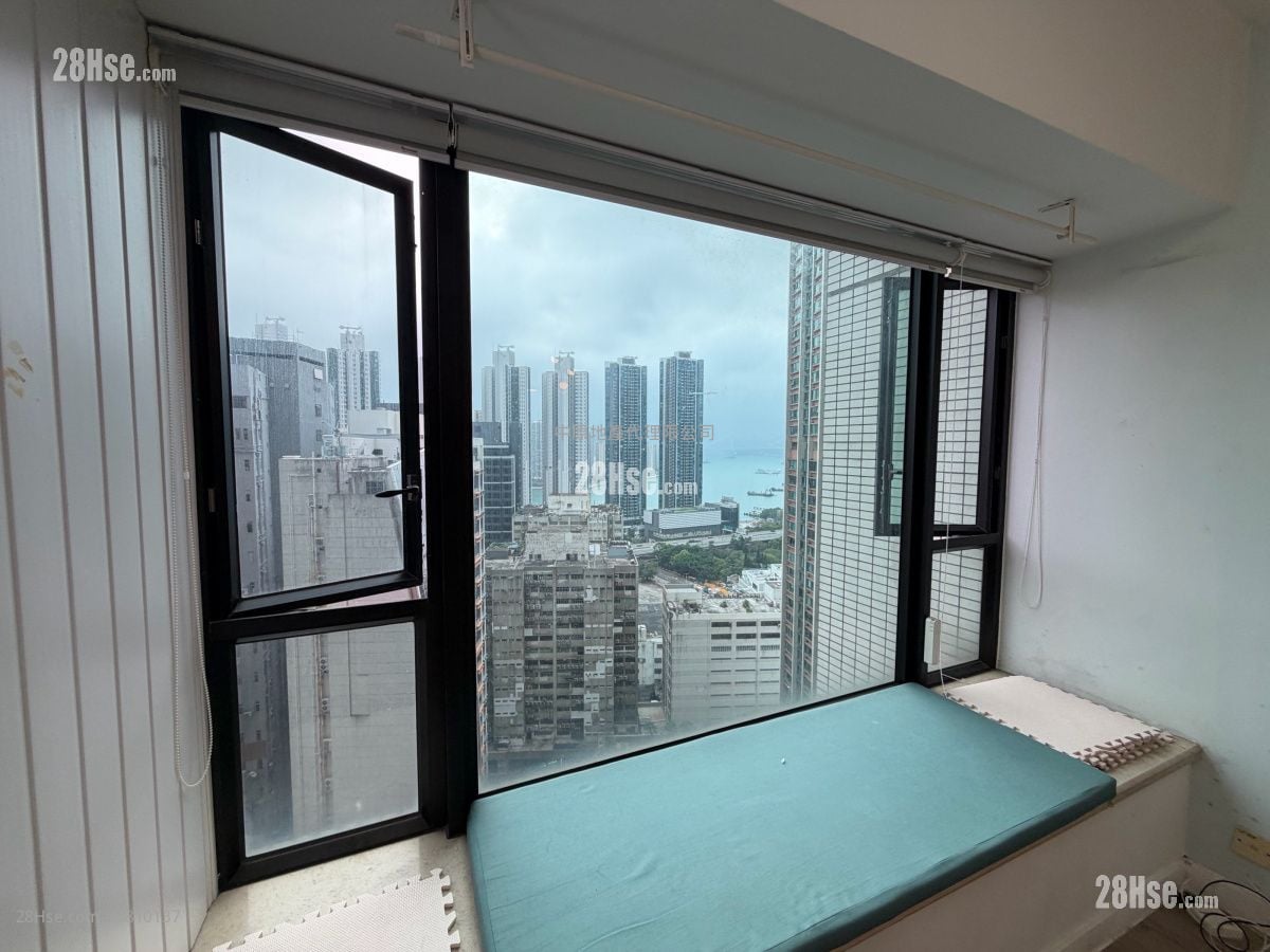 living room: Chelsea Court Sell 2 Bedrooms , 1 Bathroom 450 ft²