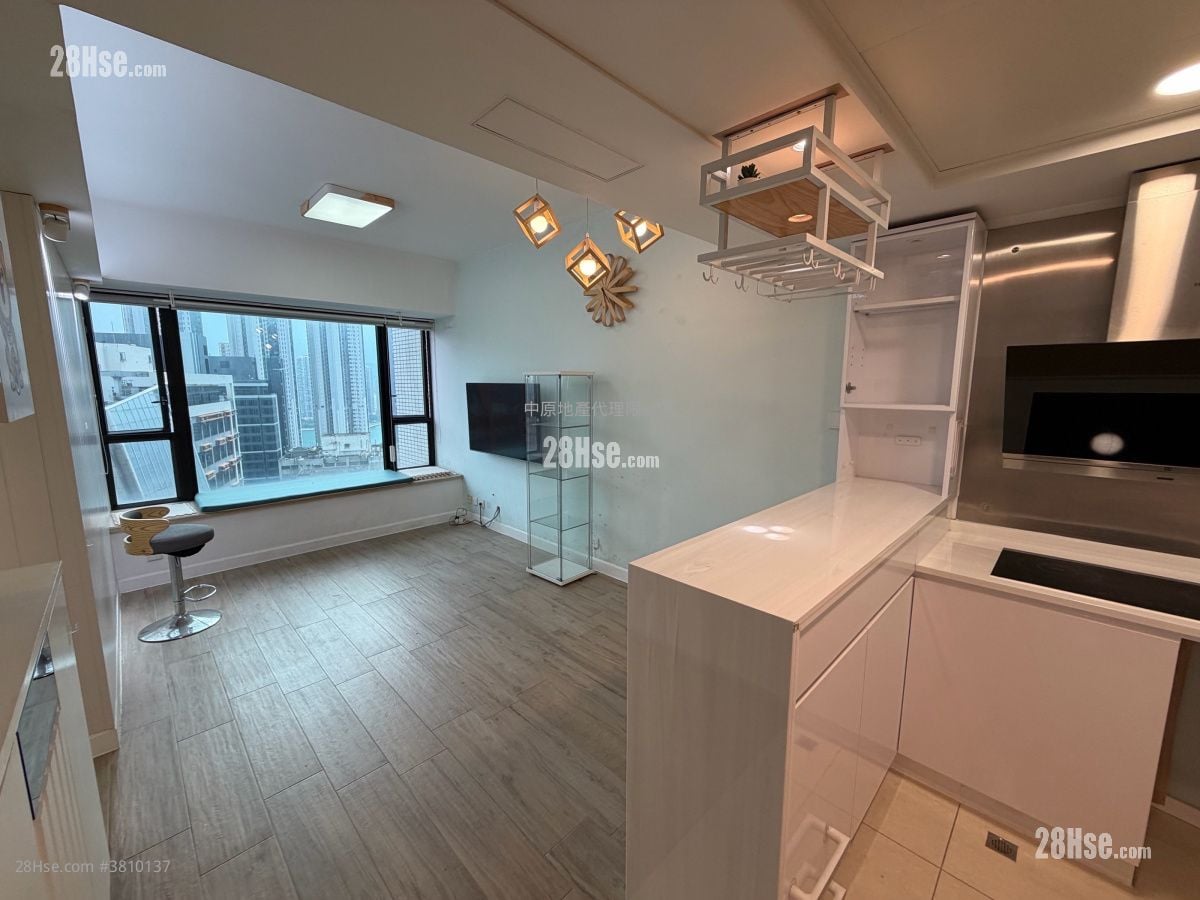 living room: Chelsea Court Sell 2 Bedrooms , 1 Bathroom 450 ft²