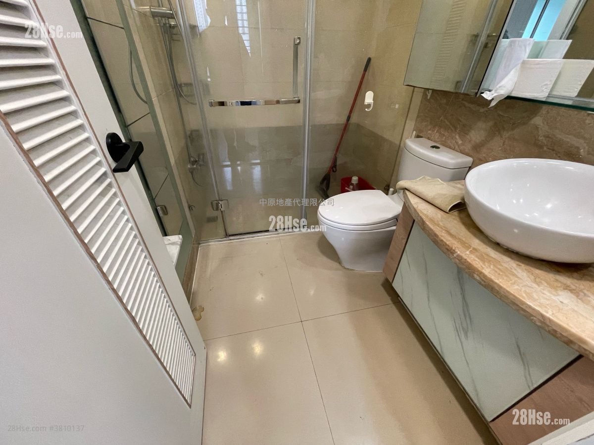 bathroom: Chelsea Court Sell 2 Bedrooms , 1 Bathroom 450 ft²