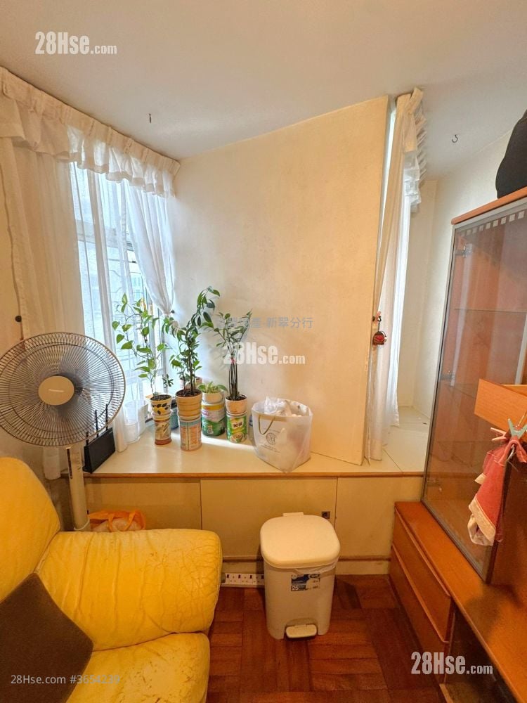 新翠花園 售盤 3 房 , 1 浴室 533 平方呎