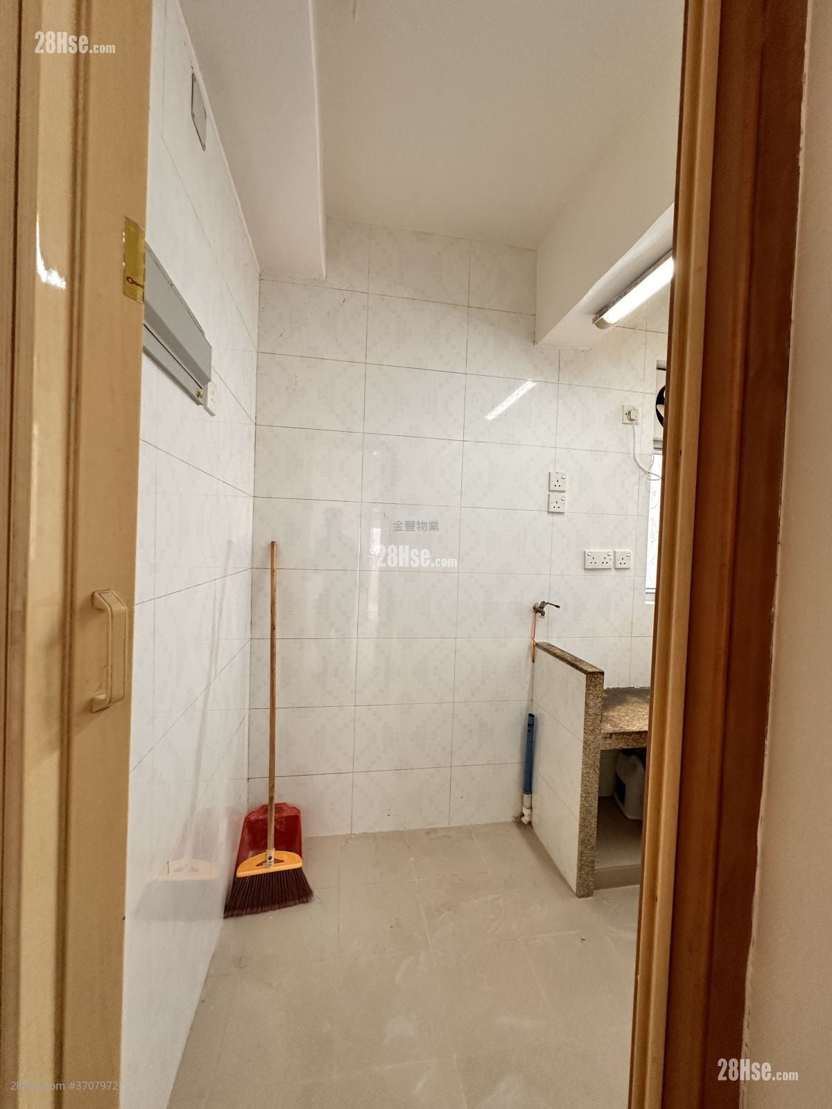 唐楼 售盘 2 房 , 1 浴室 350 平方尺