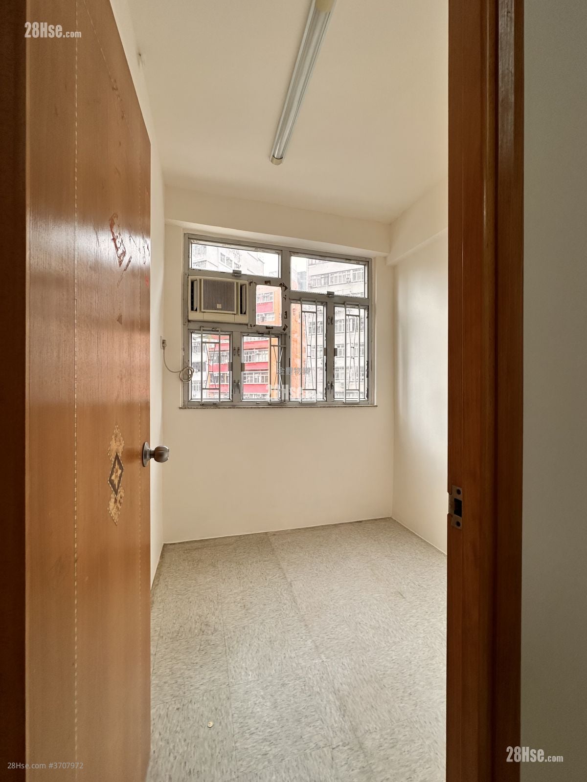 唐楼 售盘 2 房 , 1 浴室 350 平方尺