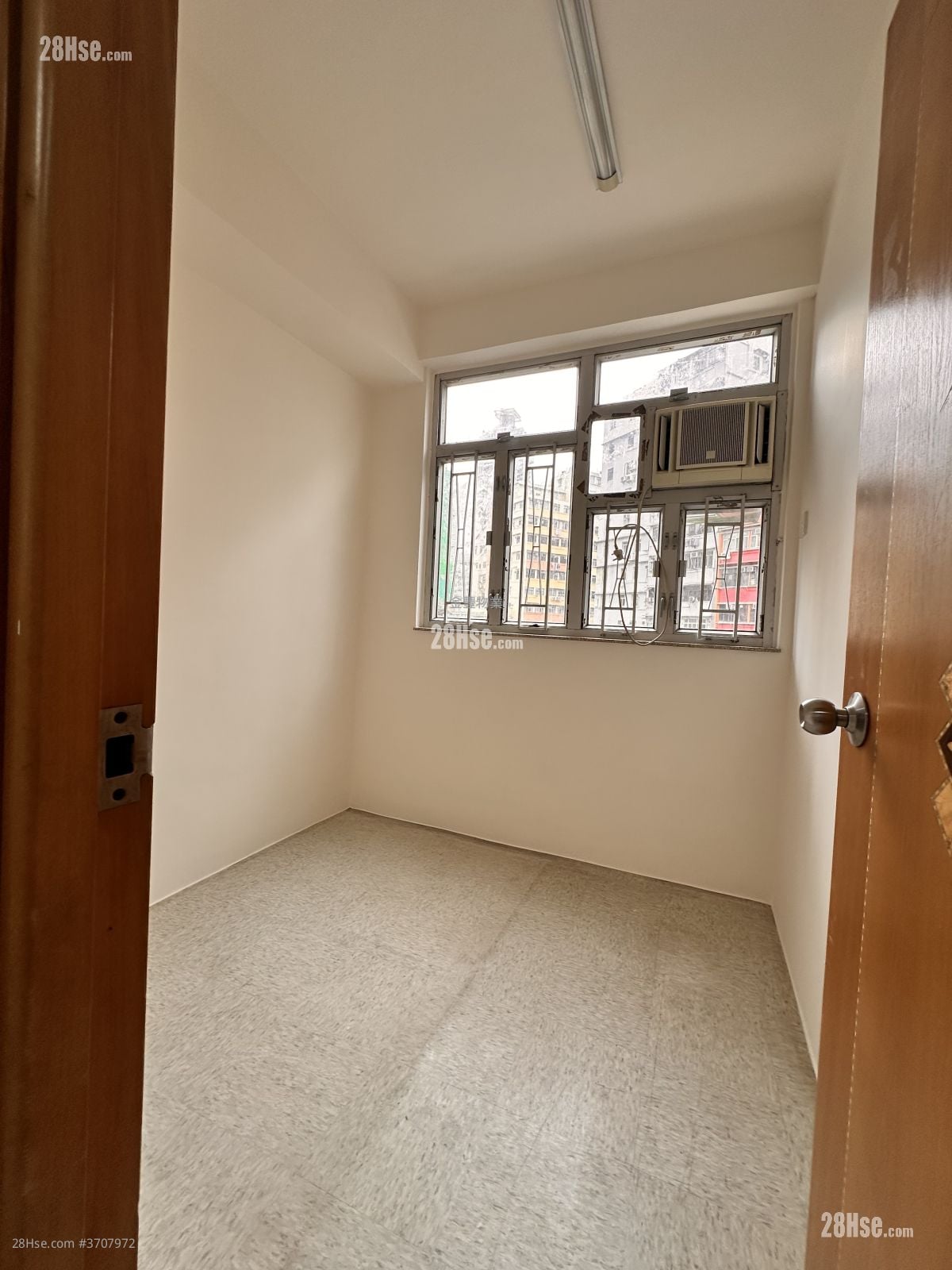 唐楼 售盘 2 房 , 1 浴室 350 平方尺