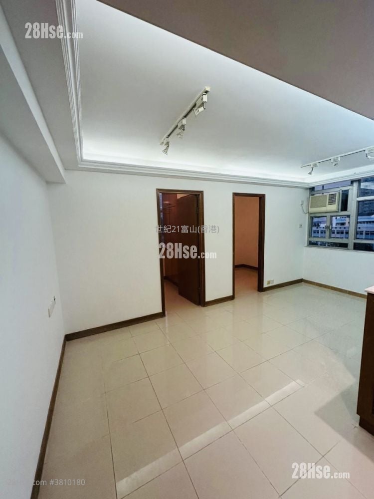 Tin Ma Court Sell 2 Bedrooms , 1 Bathroom 415 ft²
