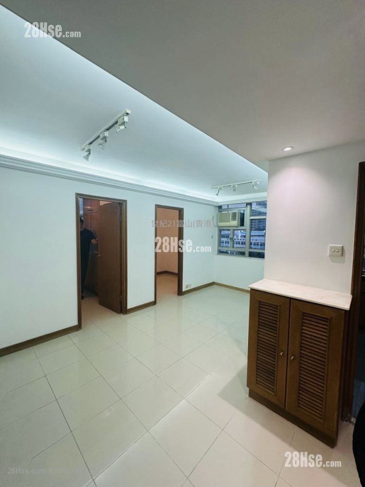 Tin Ma Court Sell 2 Bedrooms , 1 Bathroom 415 ft²