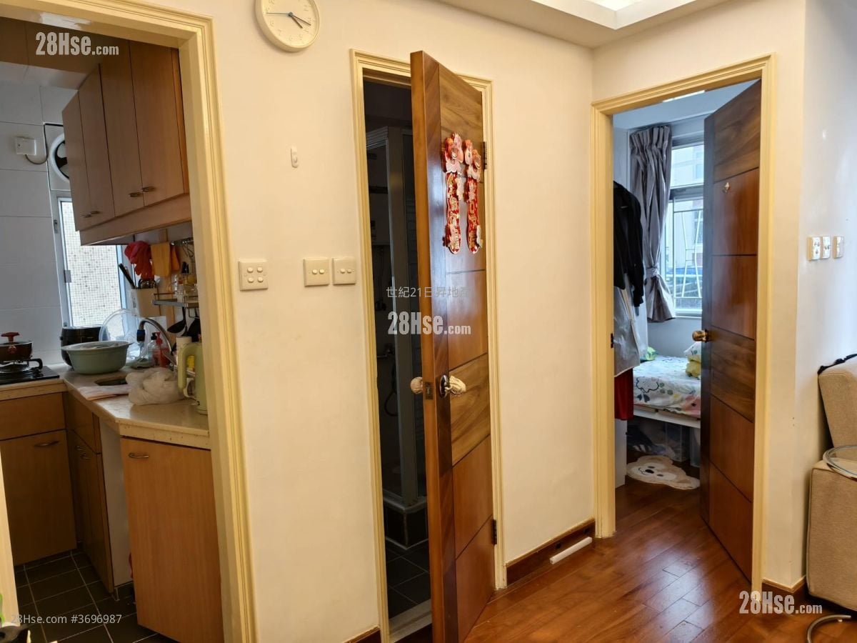 厨房: 兆宝大厦 售盘 1 房 , 1 浴室 242 平方尺