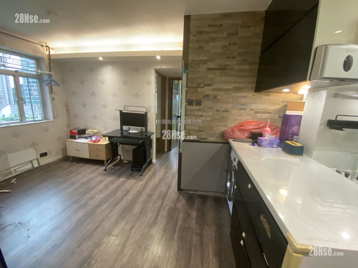 廳: 荃灣中心 售盤 2 房 , 1 浴室 380 平方呎