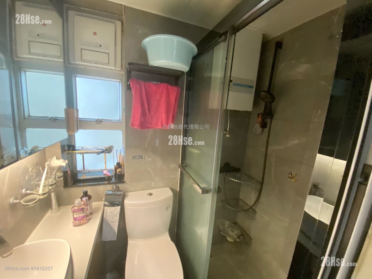 浴室: 荃灣中心 售盤 2 房 , 1 浴室 380 平方呎