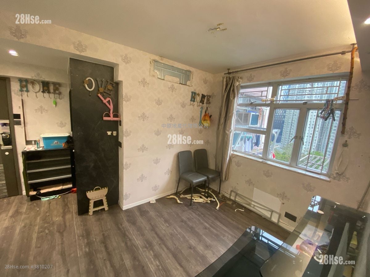 廳: 荃灣中心 售盤 2 房 , 1 浴室 380 平方呎