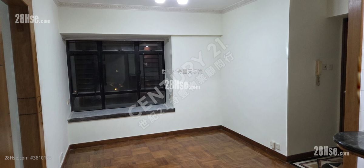Sunshine City Rental 3 Bedrooms , 2 Bathrooms 618 ft²
