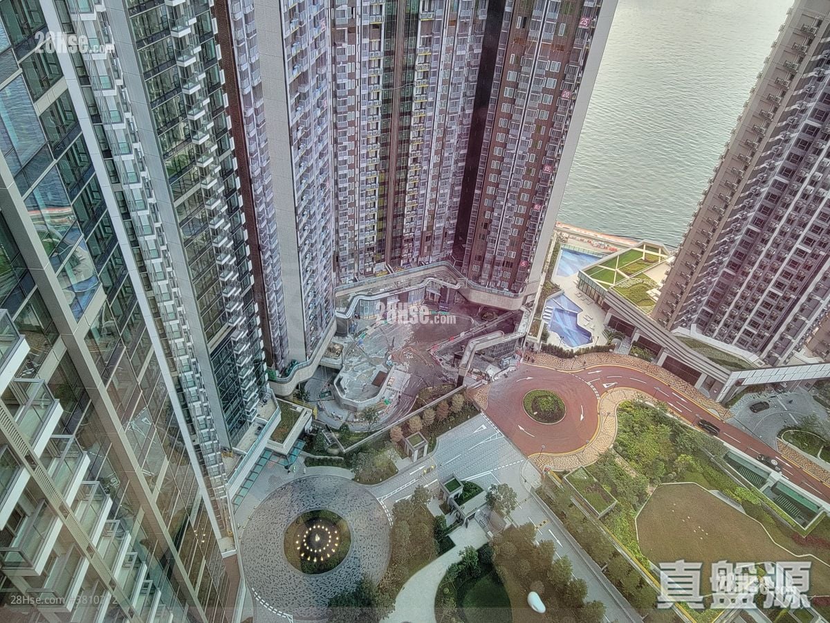 Marini Sell 2 Bedrooms 495 ft²