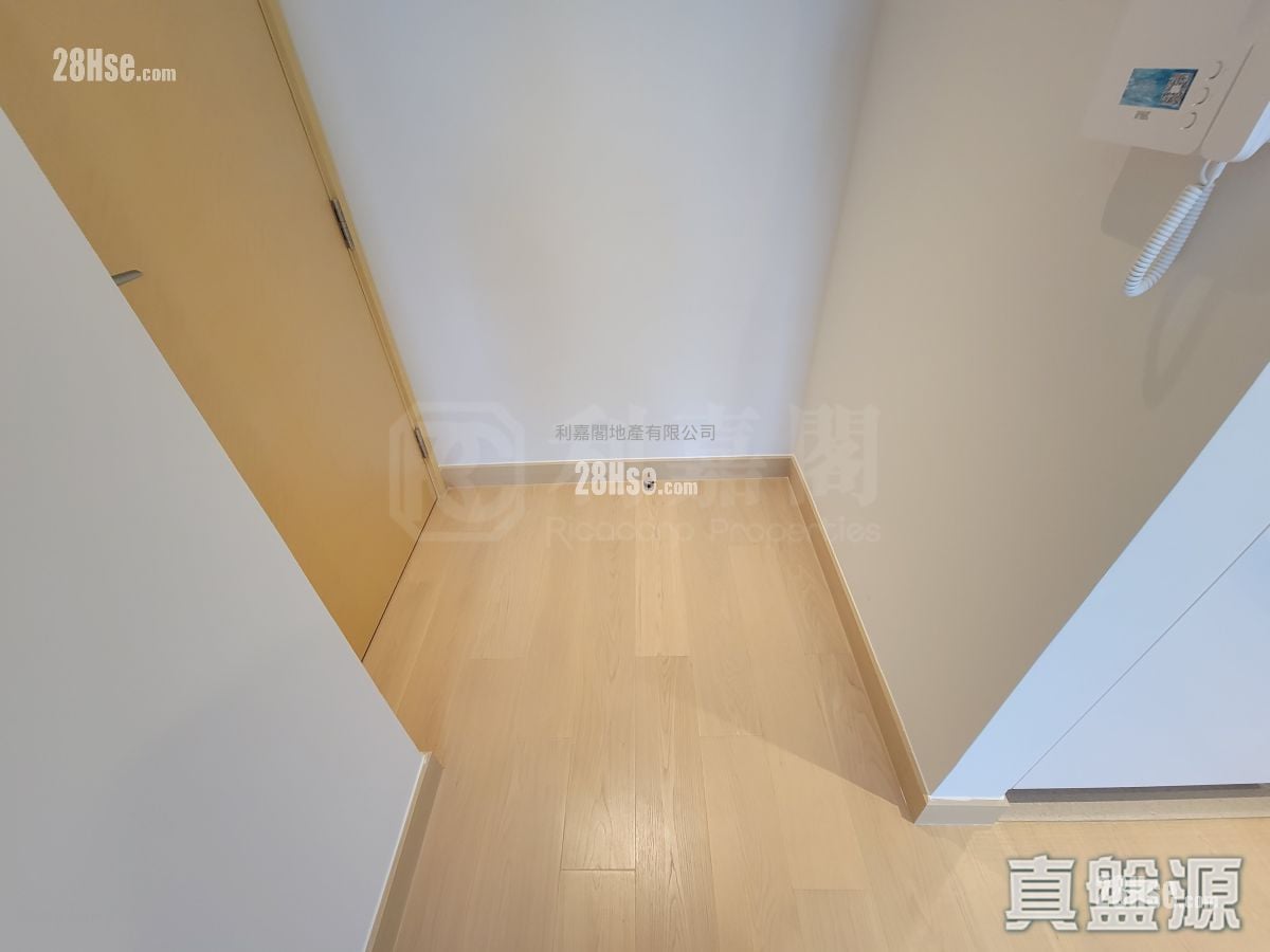 Marini Sell 2 Bedrooms 495 ft²