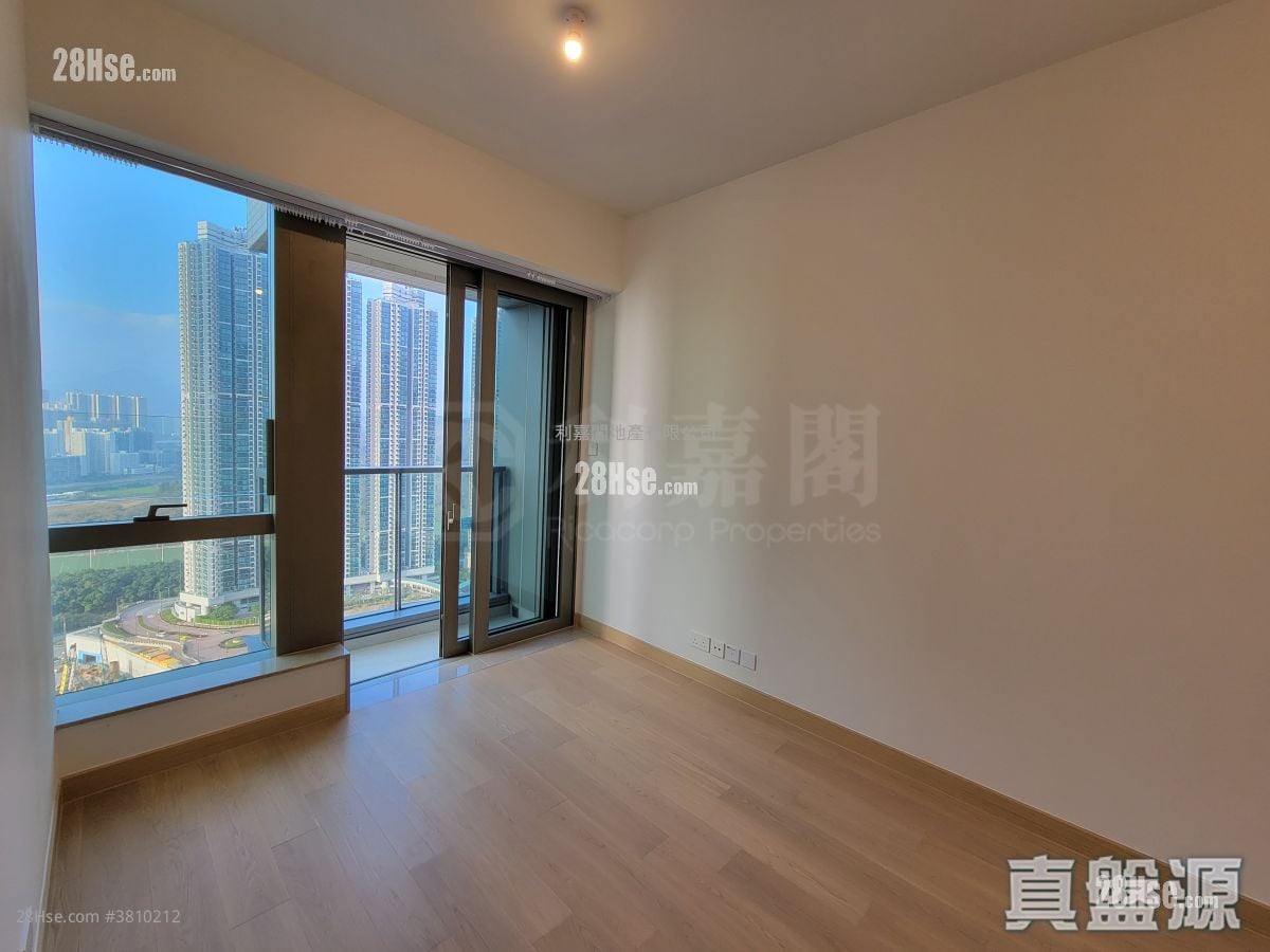 Marini Sell 2 Bedrooms 495 ft²