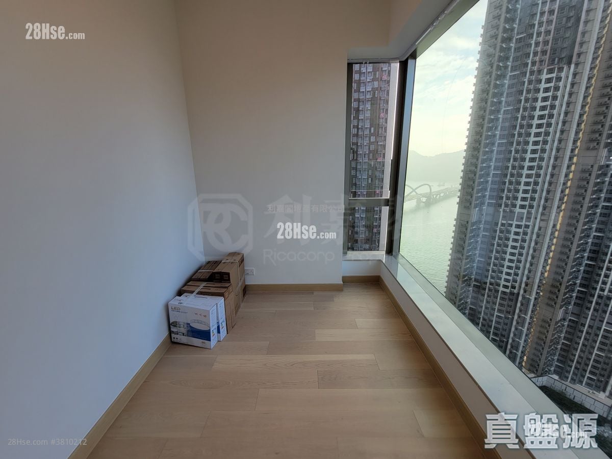 Marini Sell 2 Bedrooms 495 ft²