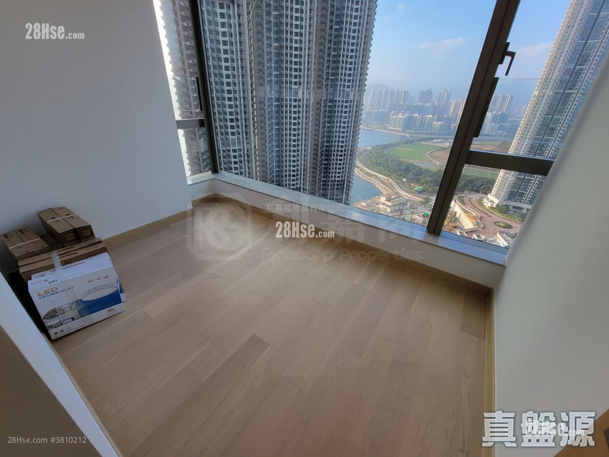 Marini Sell 2 Bedrooms 495 ft²