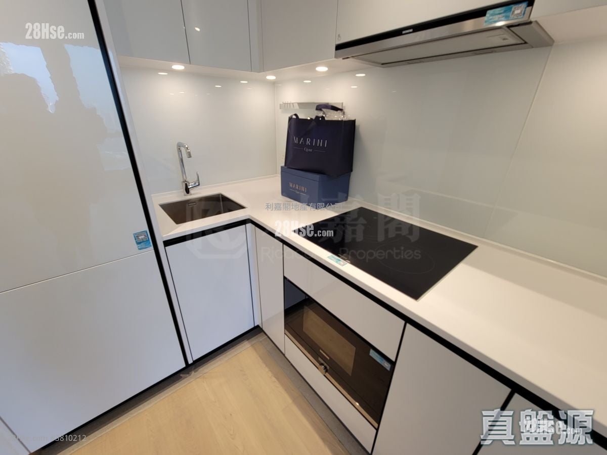 Marini Sell 2 Bedrooms 495 ft²