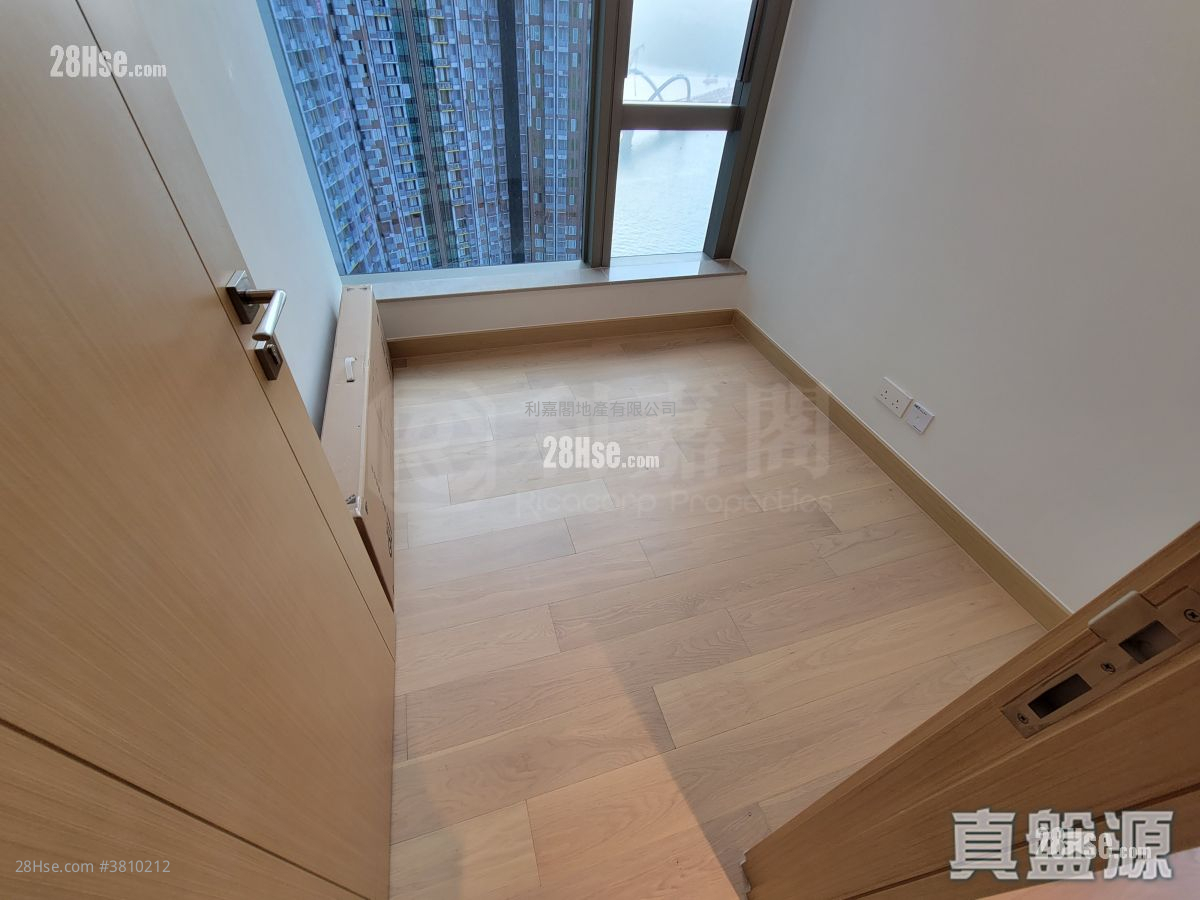 Marini Sell 2 Bedrooms 495 ft²