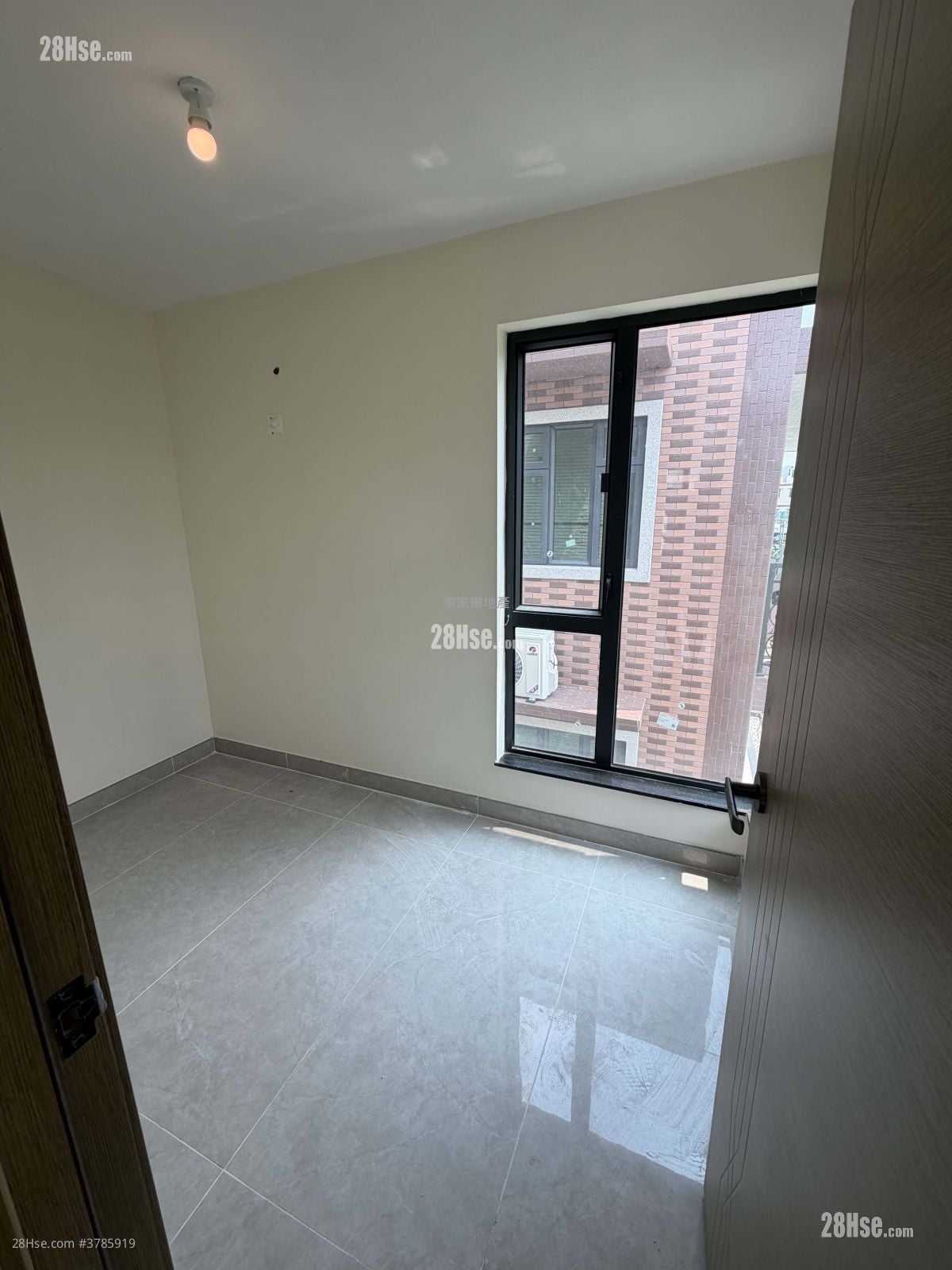 村屋 租盘 3 房 , 2 浴室 700 平方尺