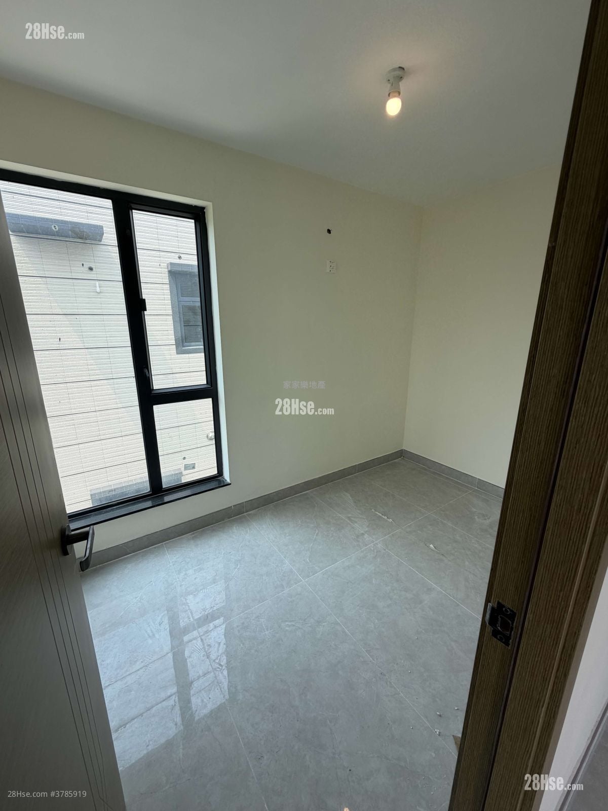 村屋 租盘 3 房 , 2 浴室 700 平方尺