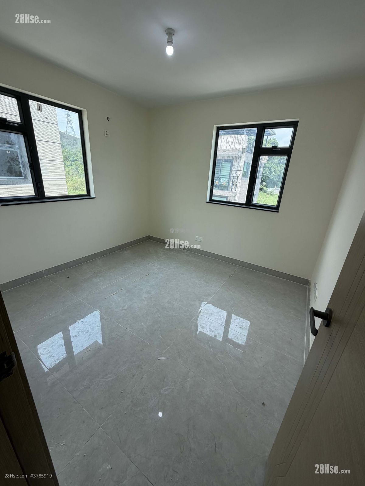 村屋 租盘 3 房 , 2 浴室 700 平方尺