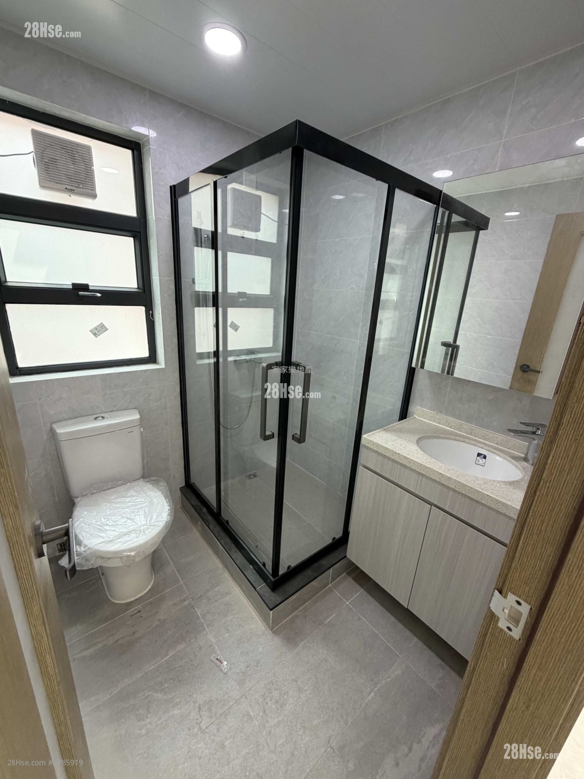 村屋 租盘 3 房 , 2 浴室 700 平方尺