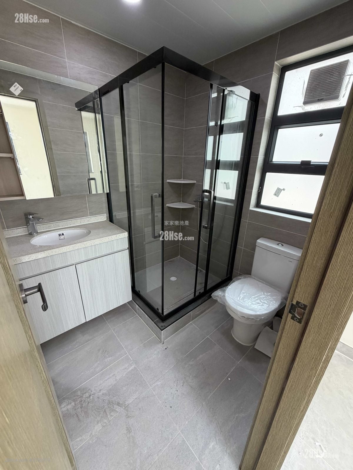 村屋 租盘 3 房 , 2 浴室 700 平方尺