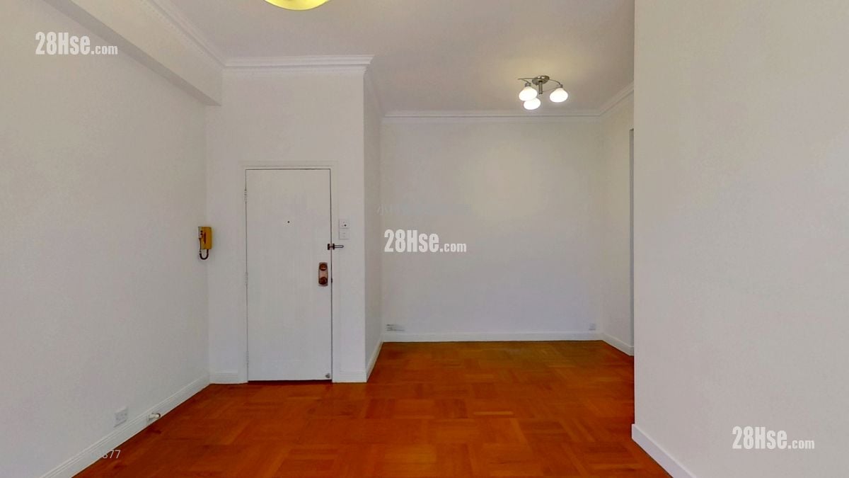 living room: 5-7 Belfran Road Rental 3 Bedrooms , 1 Bathroom 800 ft²