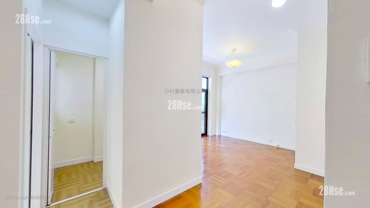 living room: 5-7 Belfran Road Rental 3 Bedrooms , 1 Bathroom 800 ft²