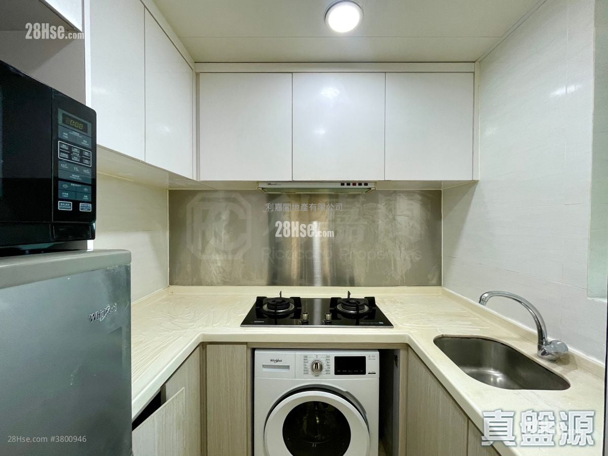 Metro Town Rental 2 Bedrooms , 1 Bathroom 476 ft²