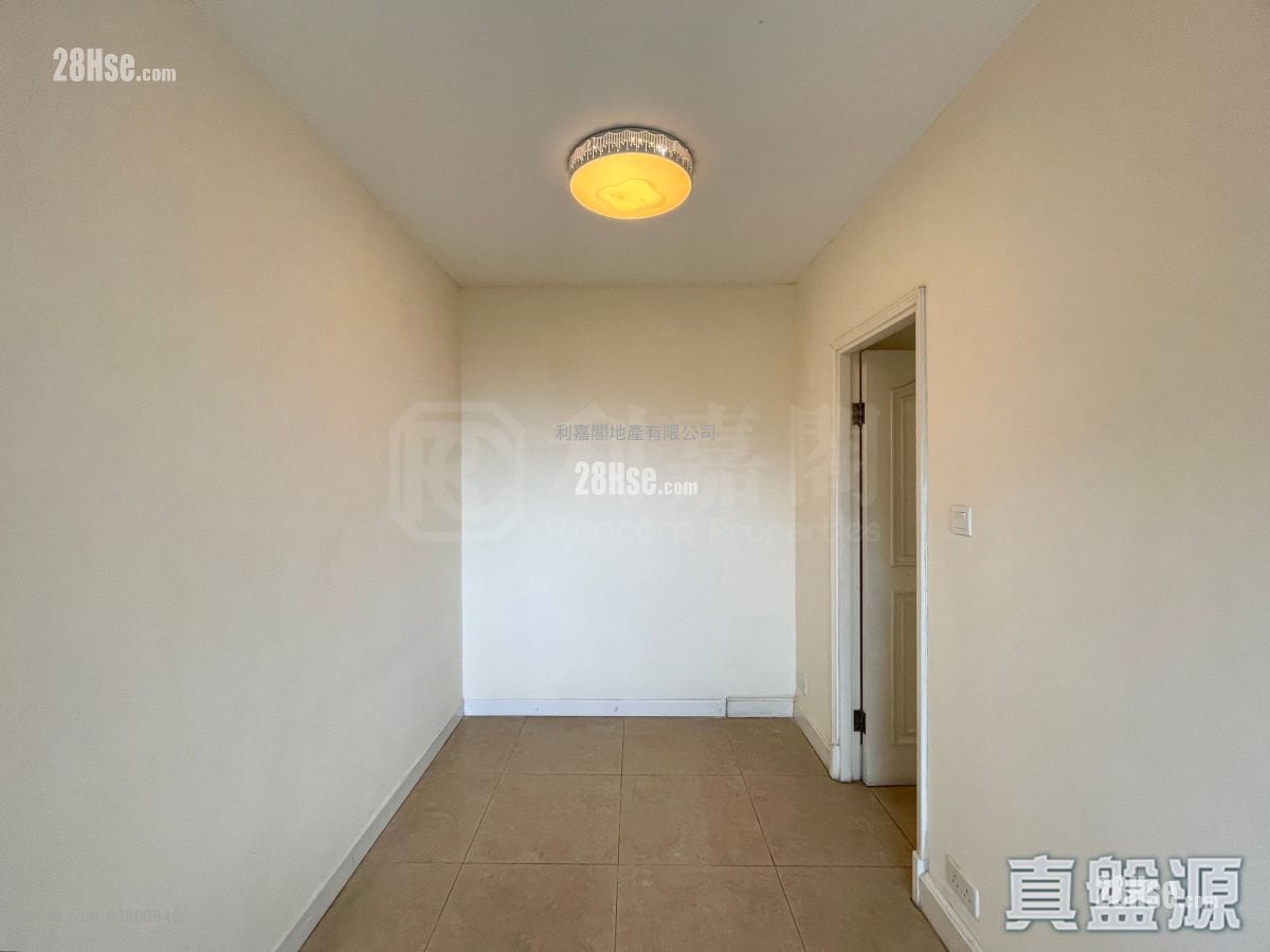 Metro Town Rental 2 Bedrooms , 1 Bathroom 476 ft²