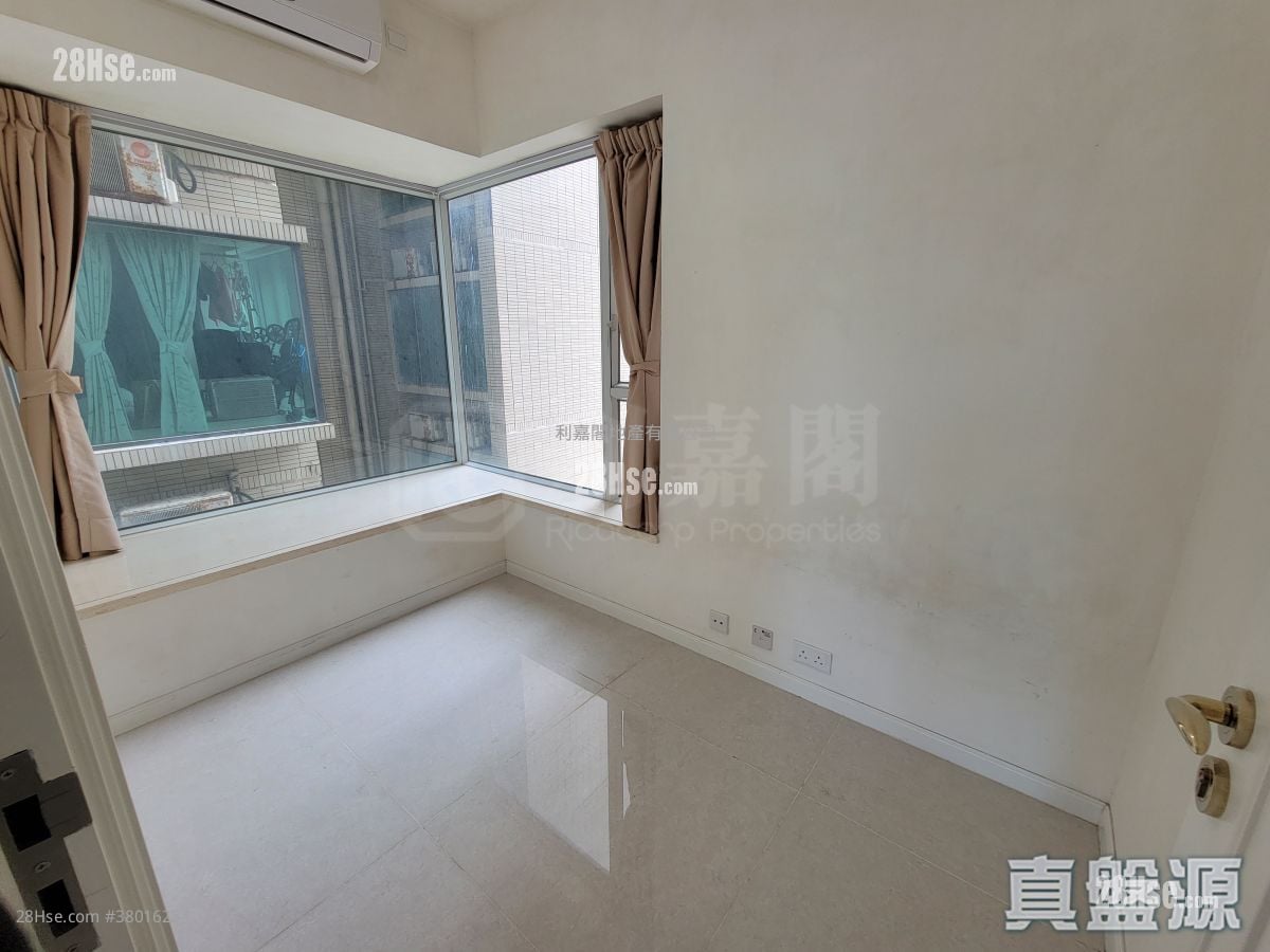 致蓝天 租盘 4 房 , 3 浴室 943 平方尺