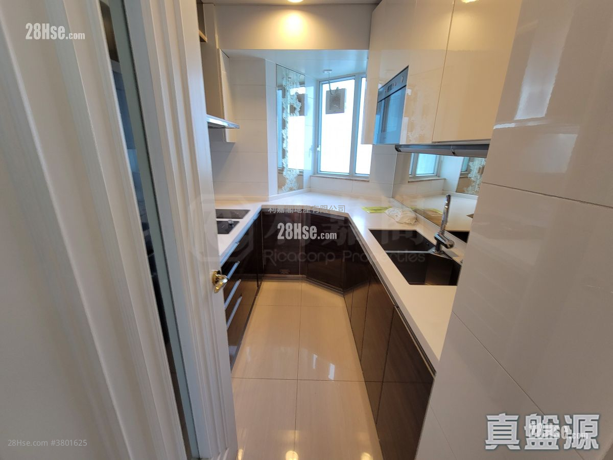 致蓝天 租盘 4 房 , 3 浴室 943 平方尺