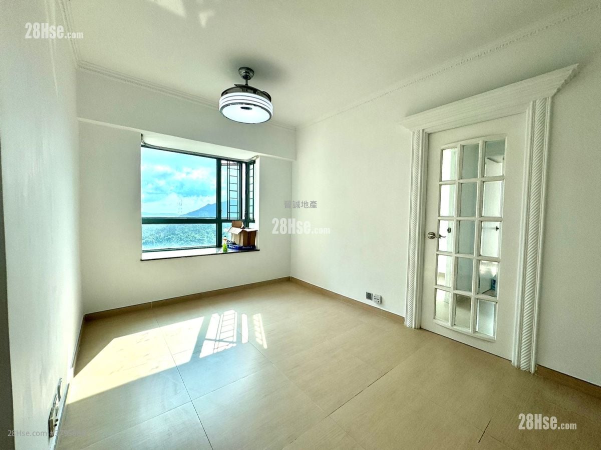 Sea Crest Villa Sell 2 Bedrooms , 1 Bathroom 454 ft²