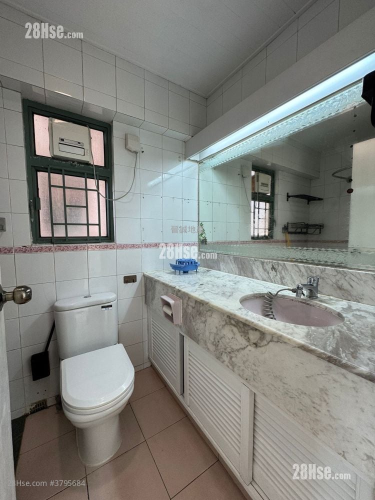 Sea Crest Villa Sell 2 Bedrooms , 1 Bathroom 454 ft²