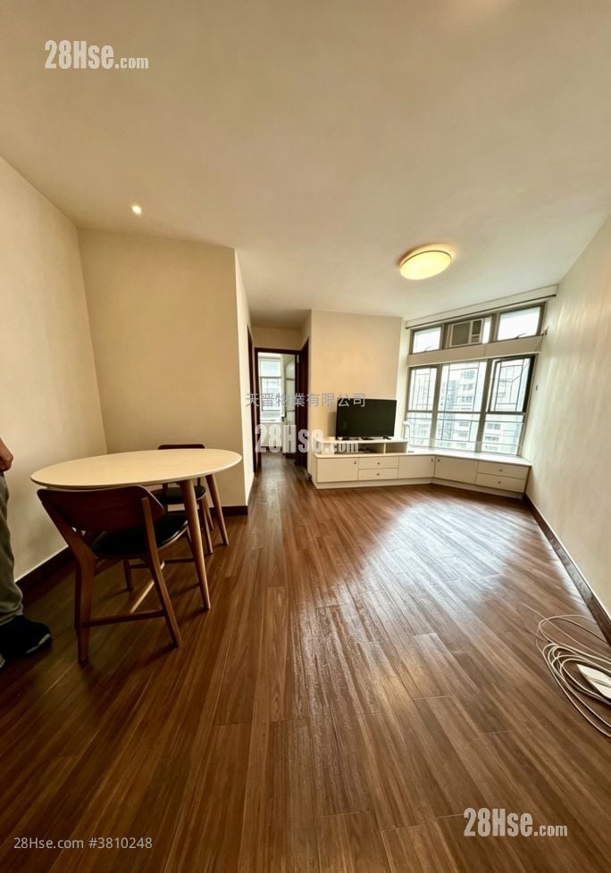 Whampoa Garden Sell 2 Bedrooms , 1 Bathroom 389 ft²