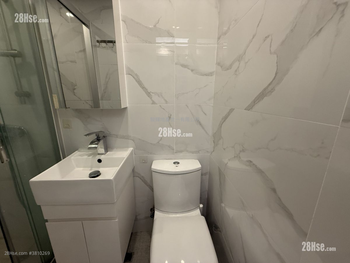 Ocean View Court Rental 1 Bathroom 160 ft²