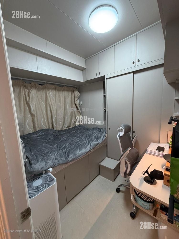 Hayon Building Sell 2 Bedrooms , 1 Bathroom 251 ft²