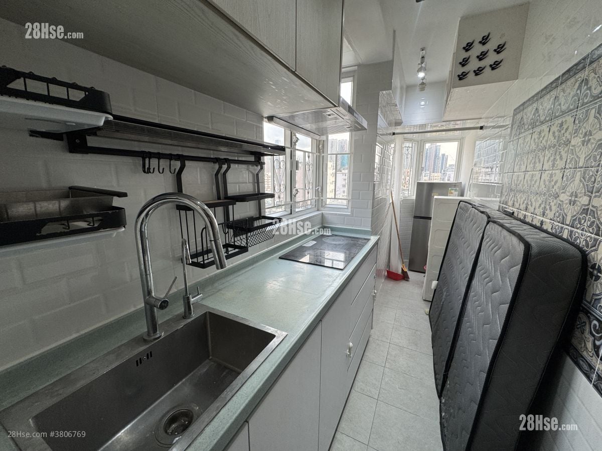 Hand Wai Court Rental 2 Bedrooms , 1 Bathroom 299 ft²