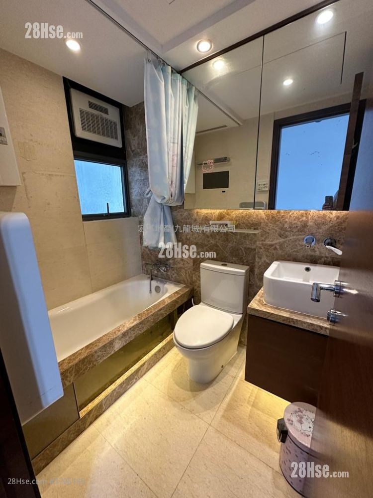 Billionnaire Avant Rental 2 Bathrooms 628 ft²