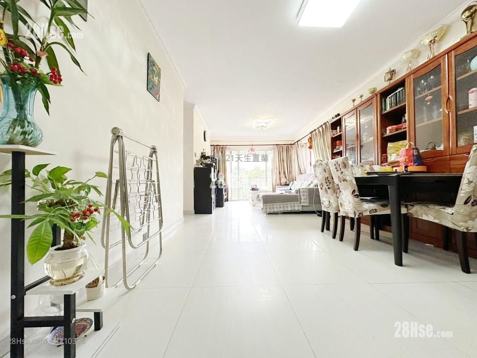 Dragon Inn Court Sell 5+ Bedrooms , 3 Bathrooms 970 ft²