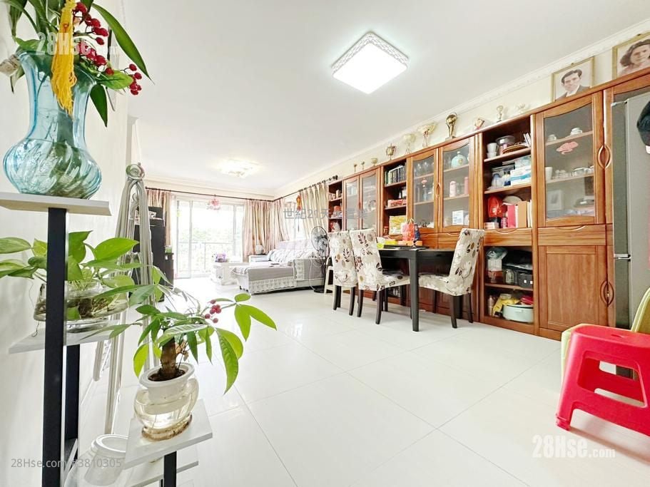 Dragon Inn Court Sell 5+ Bedrooms , 3 Bathrooms 970 ft²