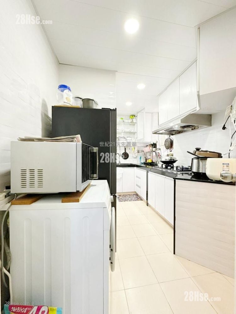 Dragon Inn Court Sell 5+ Bedrooms , 3 Bathrooms 970 ft²