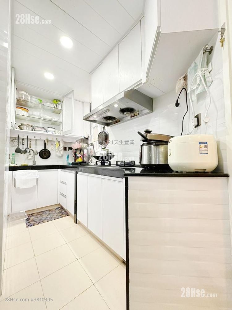 Dragon Inn Court Sell 5+ Bedrooms , 3 Bathrooms 970 ft²