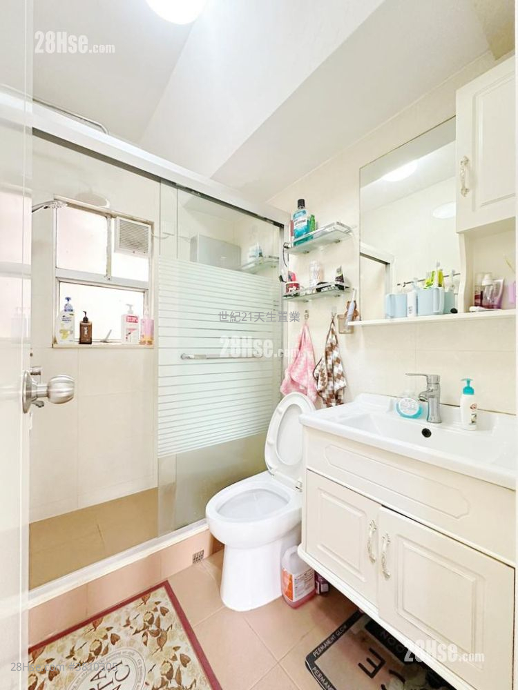 Dragon Inn Court Sell 5+ Bedrooms , 3 Bathrooms 970 ft²