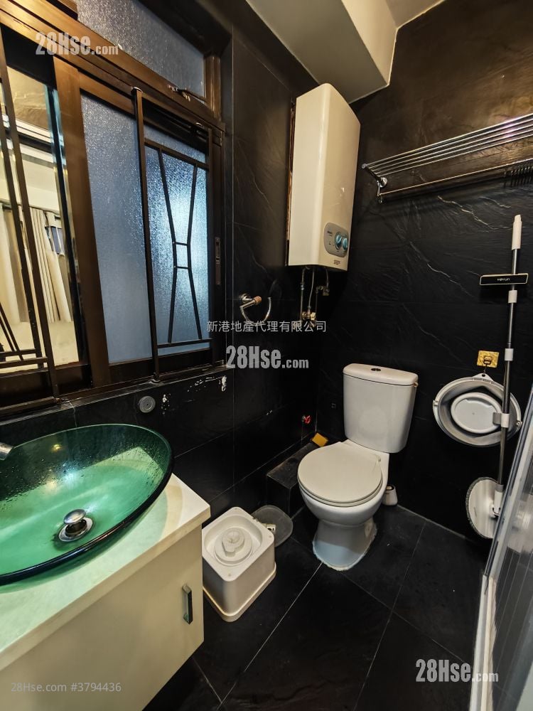 Full Wing Building Rental Studio , 1 Bathroom 219 ft²