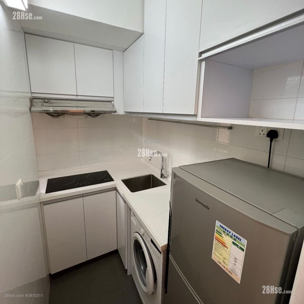 Wai Wah Centre Sell 1 Bedroom 297 ft²