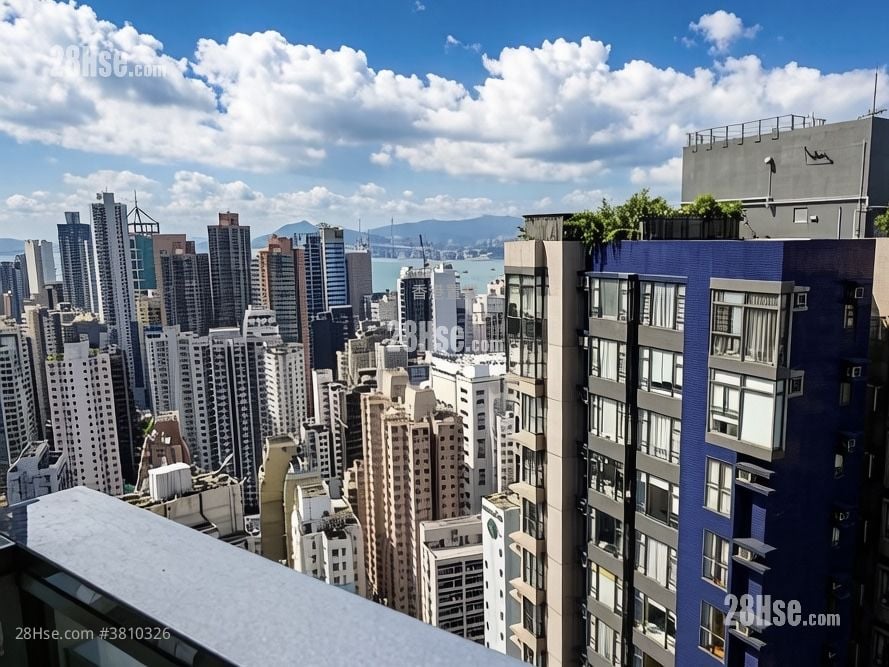 Centre Stage Rental 3 Bedrooms , 1 Bathroom 628 ft²